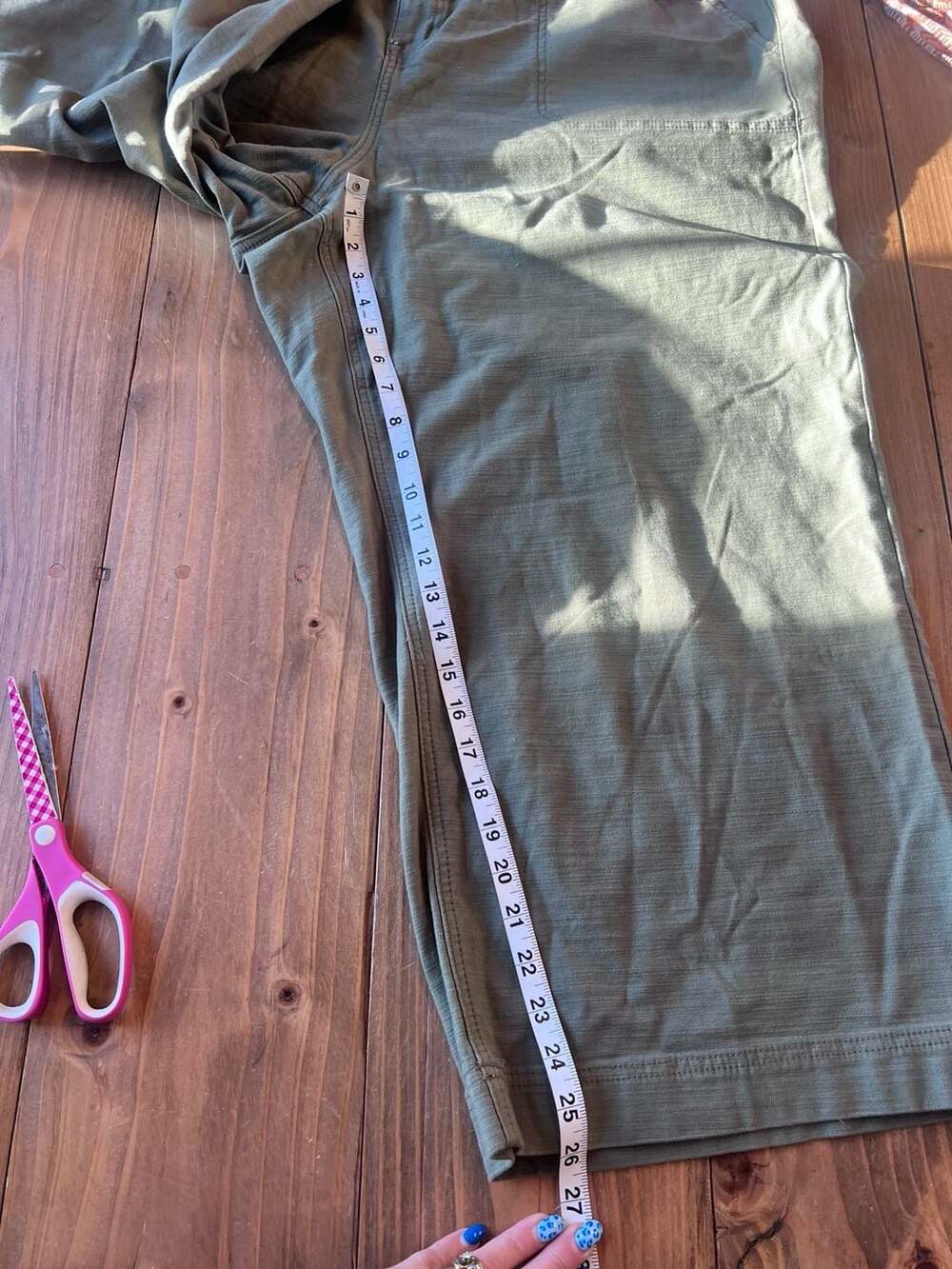 Torrid Olive Green Cotton Twill Lace-Back Barrel Utility Pants 26 - Picture 6 of 7